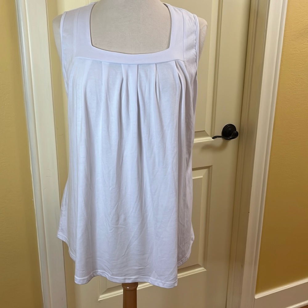 Sleeveless Long White Tank Size L
